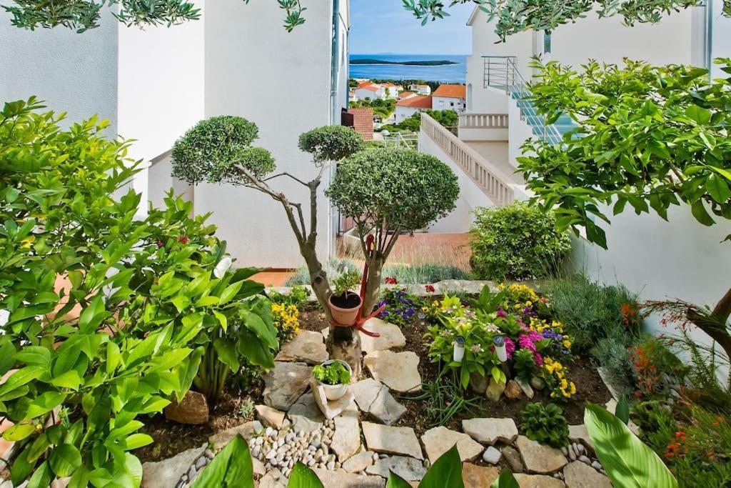 Apartman Tino With Two Sunny Terace Hvar Town Buitenkant foto