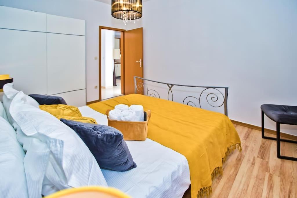 Apartman Tino With Two Sunny Terace Hvar Town Buitenkant foto
