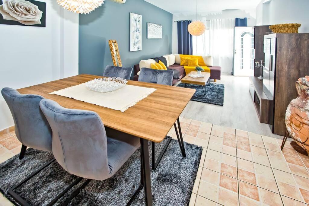 Apartman Tino With Two Sunny Terace Hvar Town Buitenkant foto