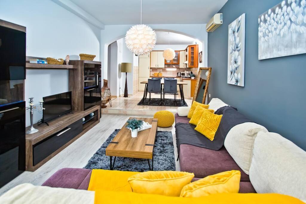 Apartman Tino With Two Sunny Terace Hvar Town Buitenkant foto