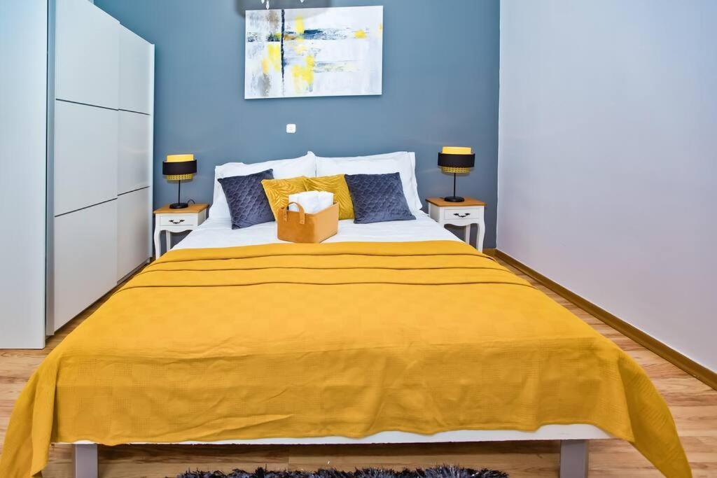 Apartman Tino With Two Sunny Terace Hvar Town Buitenkant foto