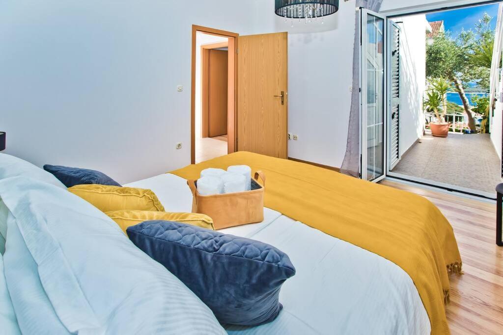Apartman Tino With Two Sunny Terace Hvar Town Buitenkant foto